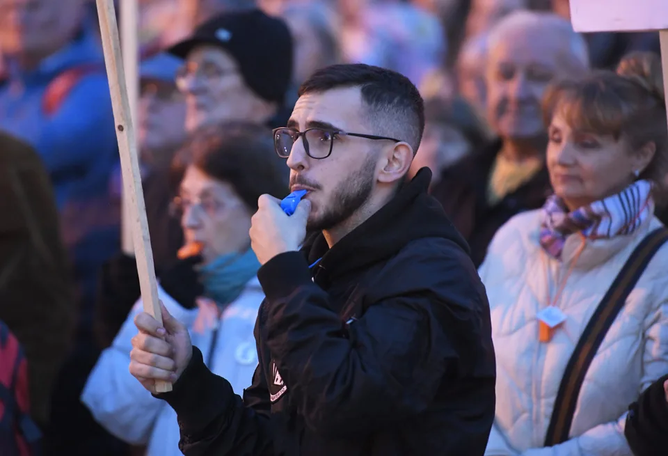 Read more about the article Aktivista Riabov ukázal zábery z príprav protestov v Košiciach. Ako divadelná scénka!