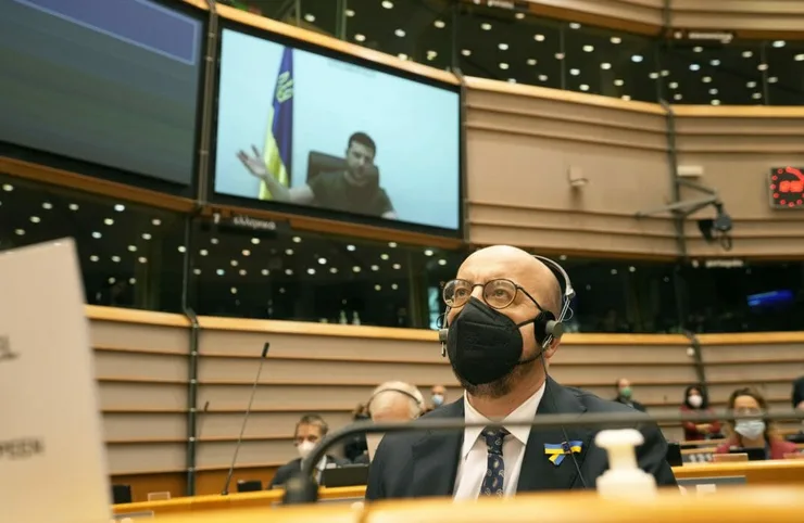Je čas "vypustiť túto bažinu?"