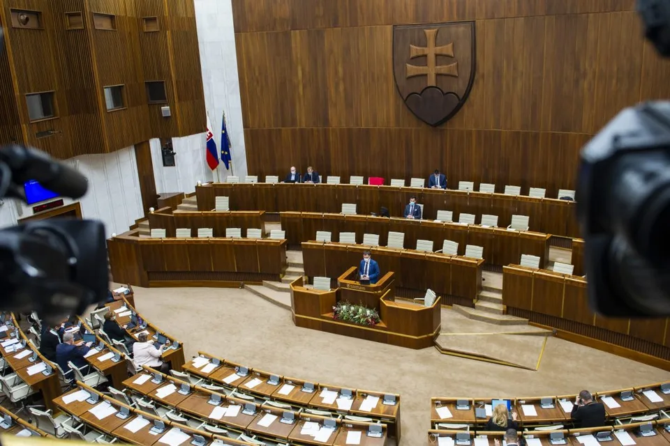 Read more about the article V parlamente pokračuje diskusia k štátnemu rozpočtu. Budú v laviciach sedieť poslanci do Silvestra?