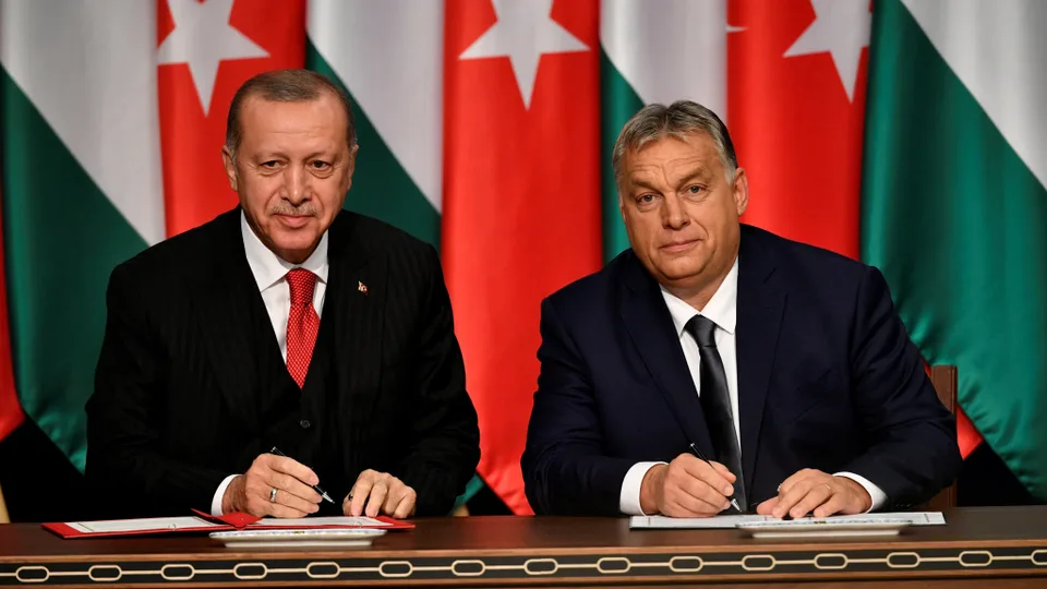 Read more about the article Kým Únia chce roky financovať vojnu, Orbán aj Erdogan sú za rokovania a mier na Ukrajine