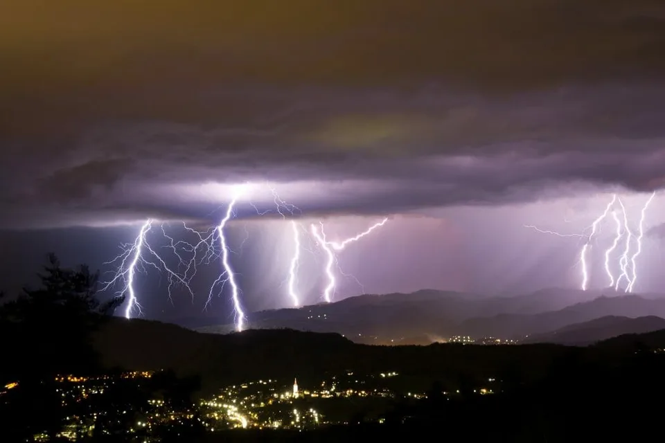 Read more about the article Môžu vznikať supercelárne búrky, varujú meteorológovia