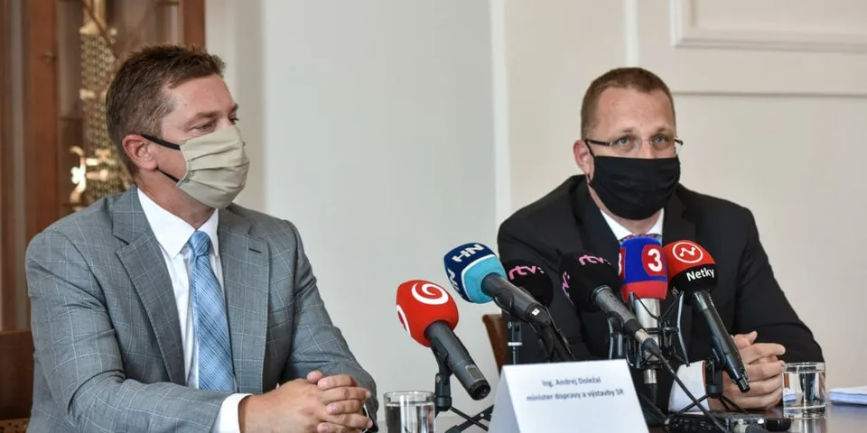Read more about the article Šéf pošty mal ku kritizovanému tendru súkromnú otázku! Doležal sa opakuje, Kremský súhlasí s Ficom