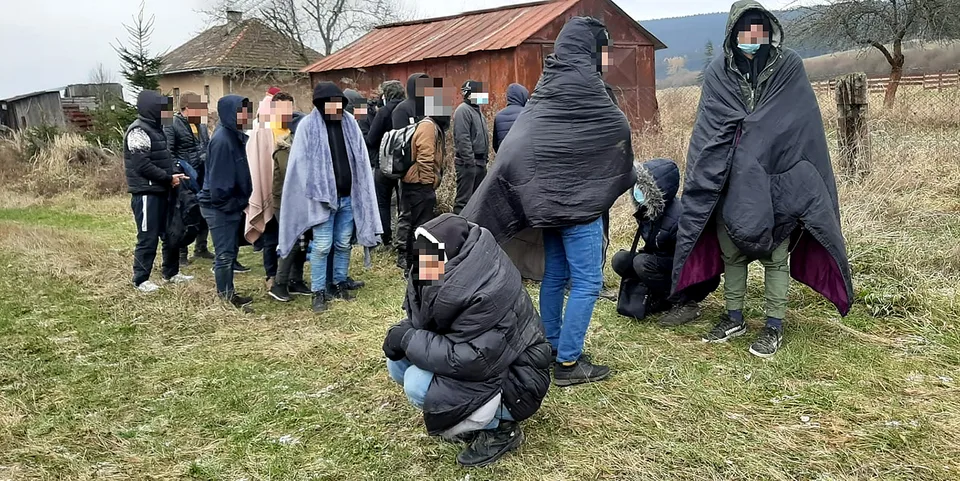 Read more about the article FOTO V okrese Turčianske Teplice našli desiatky utečencov zo Sýrie