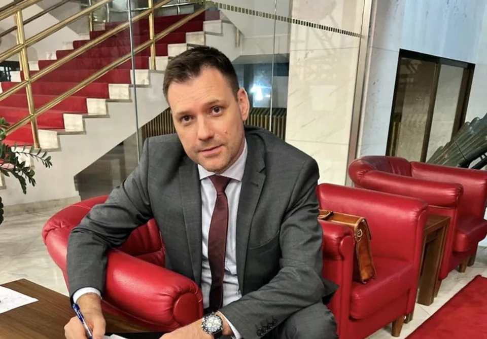 Read more about the article Ľudia vraj nenávidia koalíciu? A čo najnovší prieskum? Veď by sme mali ústavnú väčšinu, smeje sa Taraba