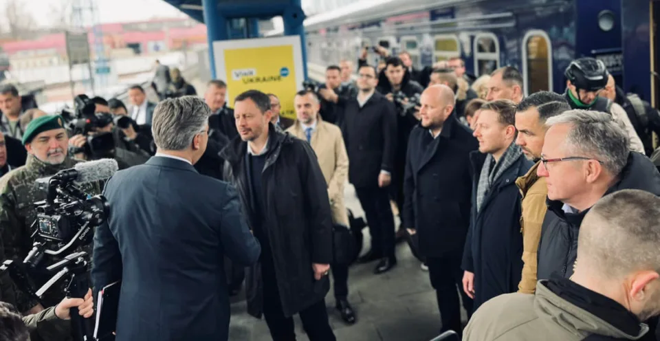 Read more about the article VIDEO Dokonalé PR Demokratov? Stránky Hegera a Naďa na sieťach sú ako ukrajinský zápisník