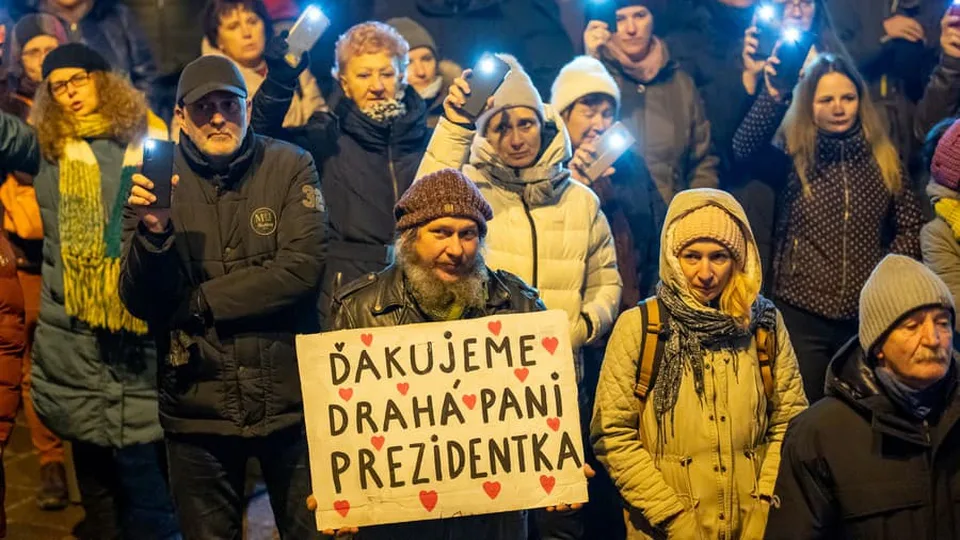 Read more about the article Opoziční europoslanci a prezidentka ďakujú za protesty i Slovákom v zahraničí: Nik nechce vládu mafie!