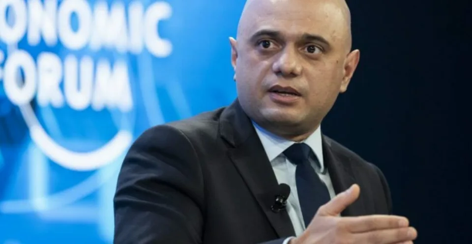 Read more about the article Briti zrušili plány na očkovacie pasy v Anglicku. Minister Javid: Poriadne sme sa na to pozreli