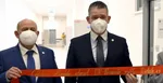 Zľava generálny riaditeľ Nemocnice sv. Michala Branislav Delej, minister vnútra SR Roman Mikulec (OĽANO).