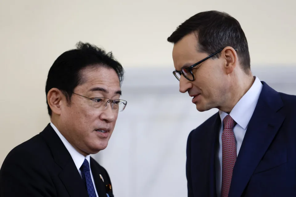 Read more about the article Spojili sa proti Číne? Morawiecki a Kišida varujú pred hrozbou rusko-čínskej spolupráce!