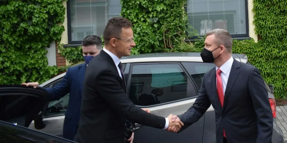 Read more about the article FOTO Šéf maďarskej diplomacie zavítal do centrály SMK v Bratislave: O čom rokoval?