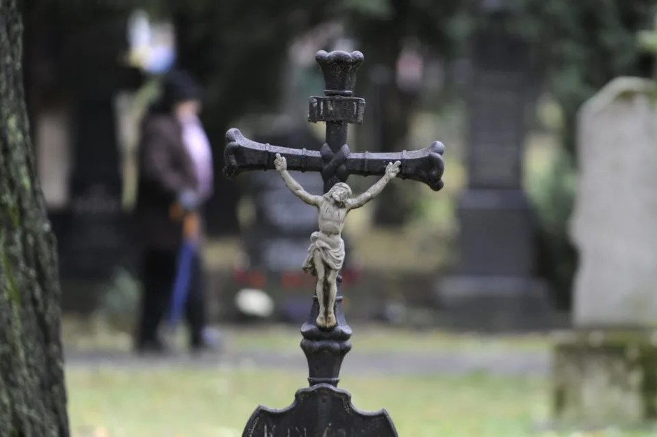 Read more about the article Vandalizmus či veľavravný odkaz? V Mníchove posprejovali hrob vodcu Banderovcov!