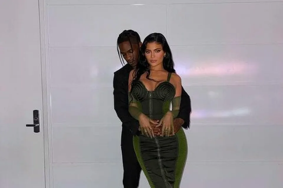 Read more about the article Kylie Jenner si po tragickom koncerte Travisa Scotta vyslúžila tvrdú kritiku