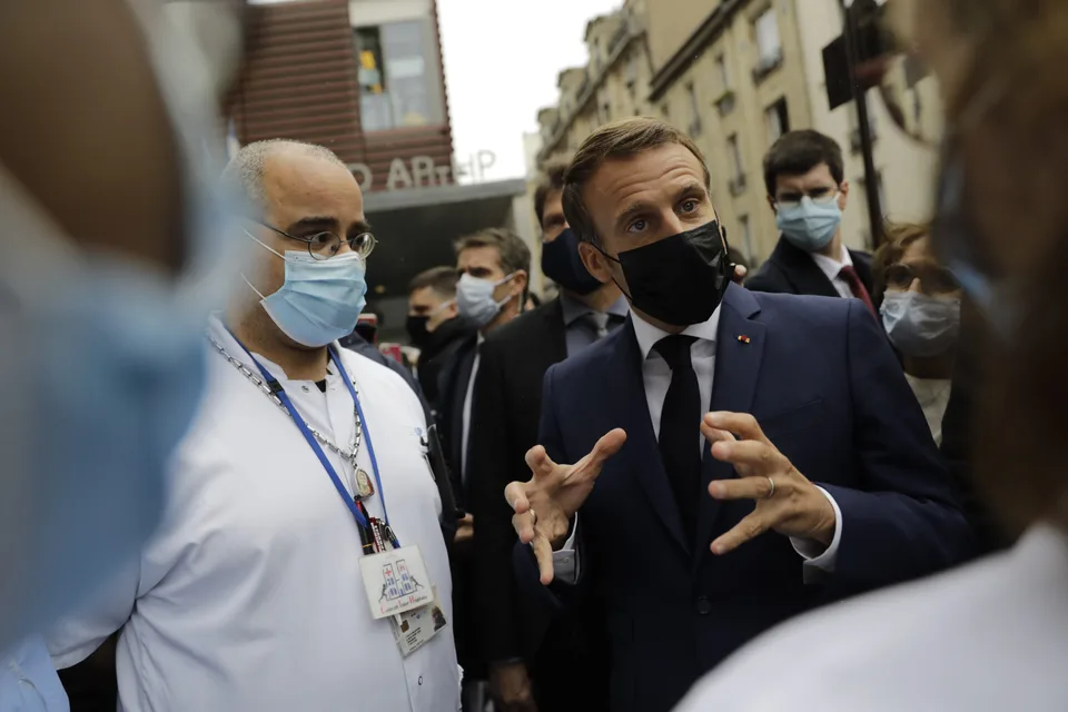 Read more about the article Macron nariadil nočný zákaz vychádzania. Nielen v Paríži