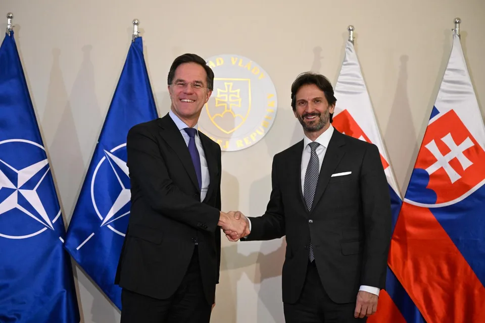 Read more about the article Mark Rutte vyzdvihol spoluprácu vojakov na Lešti počas návštevy Slovenska