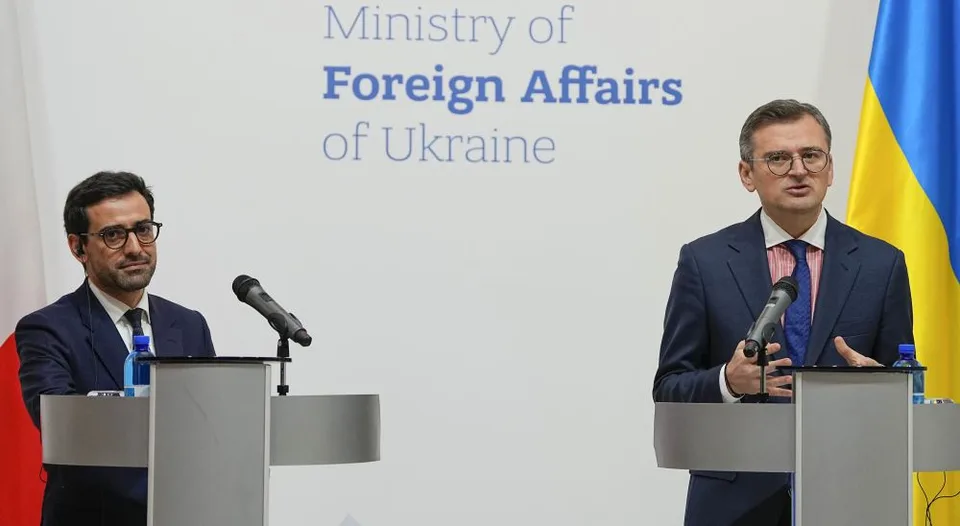 Read more about the article Nový šéf francúzskej diplomacie ako prvé letel do Kyjeva zvestovať: Dáme vám  zbrane i peniaze, ubezpečil tam Zelenského