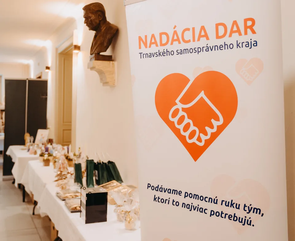 Read more about the article Pomoc, ktorá mení životy: Nadácia DAR pomohla v roku 2025 ďalším ľuďom a rodinám