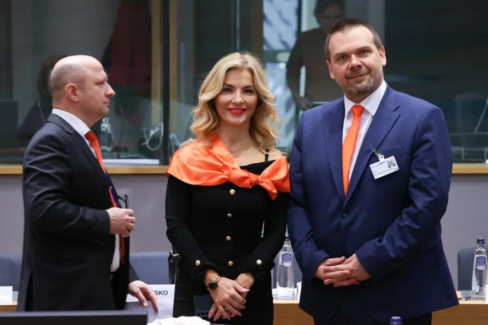 Read more about the article Búrlivé reakcie! Šimkovičová odobrala peniaze boju proti hoaxom. Dala ich na opravu filharmónie.