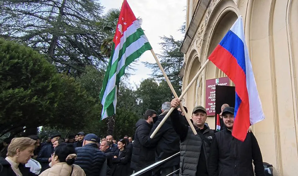 Read more about the article V Abcházsku vypukli masové nepokoje, 13 ranených