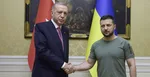 Ukrajinský prezident Volodymyr Zelenskyj (vpravo) a turecký prezident Recep Tayyip Erdogan (vľavo) počas stretnutia v ukrajinskom meste Ľvov vo štvrtok 18. augusta 2022.
