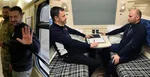 Na kombosnímke zľava Volodymyr Zelenskyj, Eduard Heger a Jaroslav Naď vo vlaku.