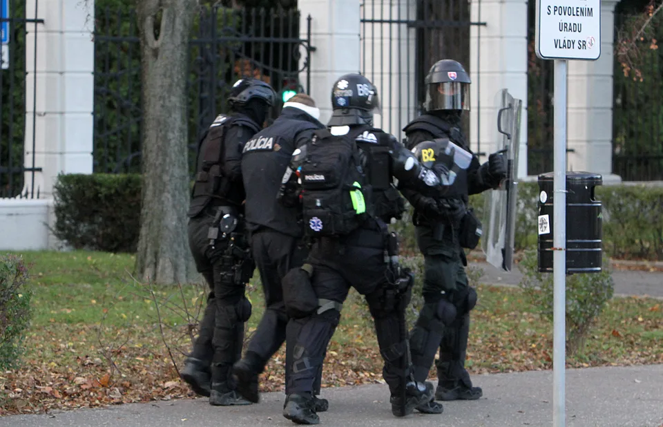Read more about the article Mikulec o utorkových protestoch: Zranení boli viacerí policajti, hrozí aj trestné stíhanie