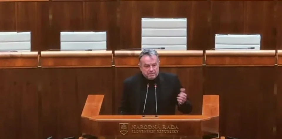 Read more about the article Cirkusant Pročko? Matovičov poslanec sa opäť predviedol: Vulgarizmy na adresu Gašpara a prizerajúci Šimečka!