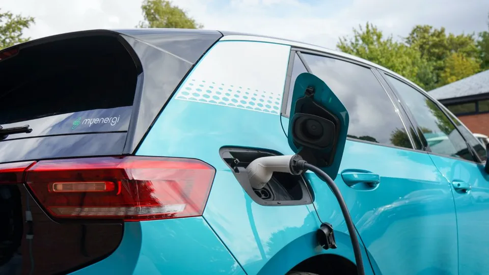 Read more about the article Stávka na elektromobily vyšla koncern Stellantis draho. Stratil závratných 22 miliárd