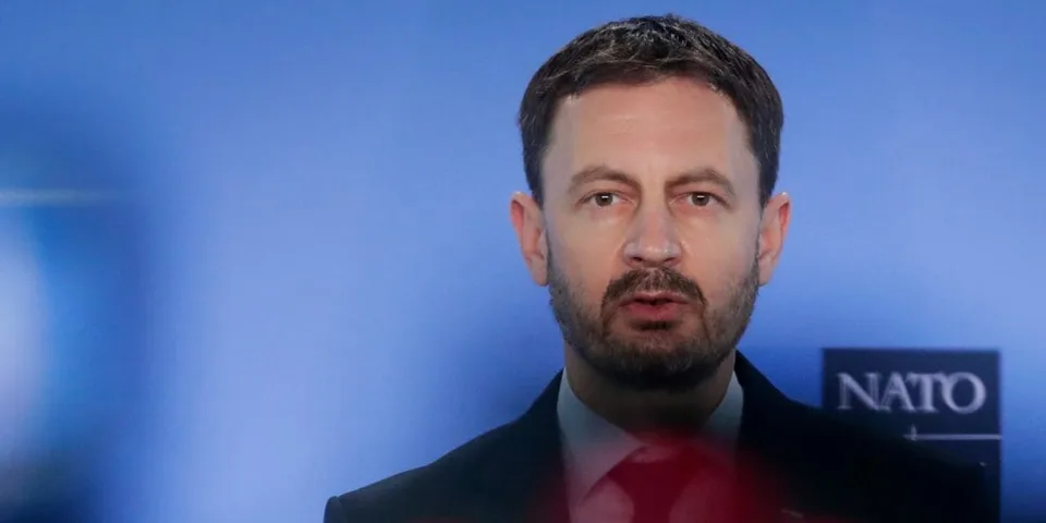 Read more about the article Začala sa mimoriadna schôdza k stretnutiu v SIS: Je v utajovanom režime