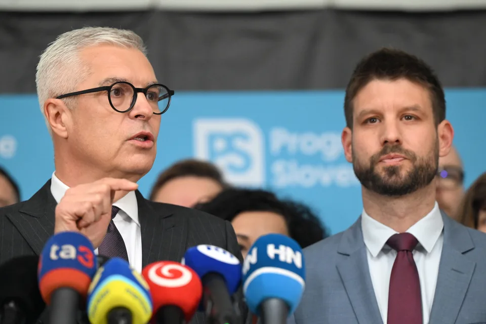 Read more about the article Šimečkovci sa opustili. Ficova cesta do Moskvy je vraj hanbou a zradou národných záujmov