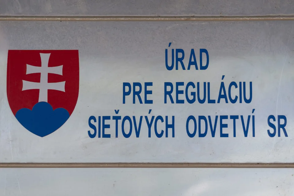 Read more about the article Nemecká burza zdražuje energiu Slovákom. Šéf ÚRSO Holjenčík navrhuje obrat k V4