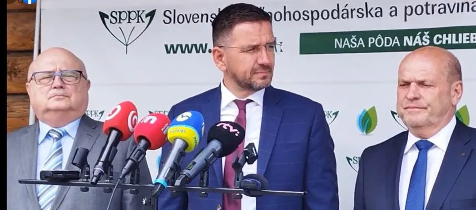 You are currently viewing VIDEO Poľnohospodári: Za tri roky sa vymenili traja ministri, šesť štátnych tajomníkov a 19 riaditeľov. Negatívne to ovplyvňuje naše podnikanie!