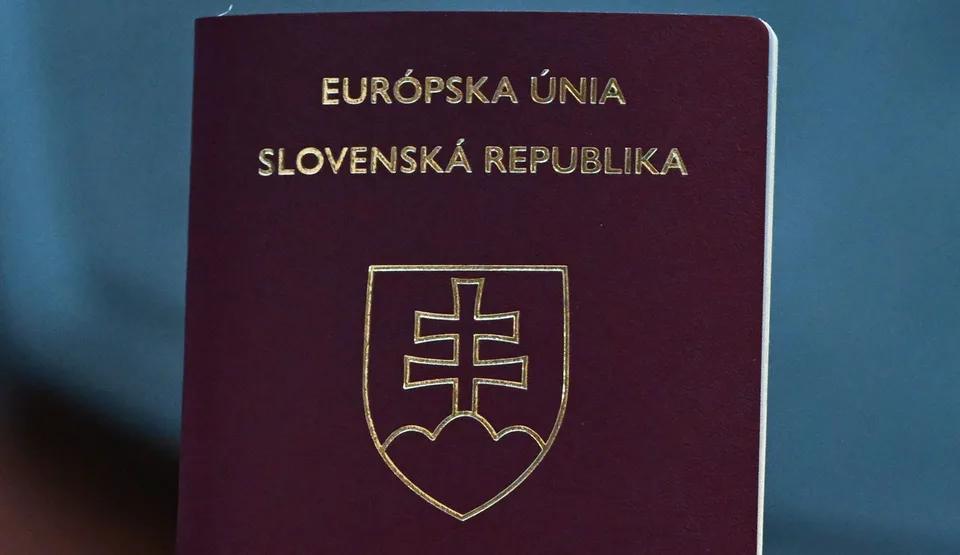 Read more about the article Dôležité upozornenie pred dovolenkami: Vyhnite sa problémom s pasom a občianskym preukazom