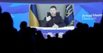 Ukrajinský prezident Volodymyr Zelenskyj počas prejavu na obrazovke prostredníctvom videokonferencie na zasadnutí Svetového ekonomického fóra v Davose 18. januára 2023.
