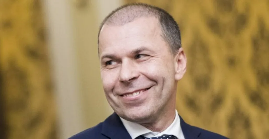 Peter Kovařík počas tlačovej konferencie