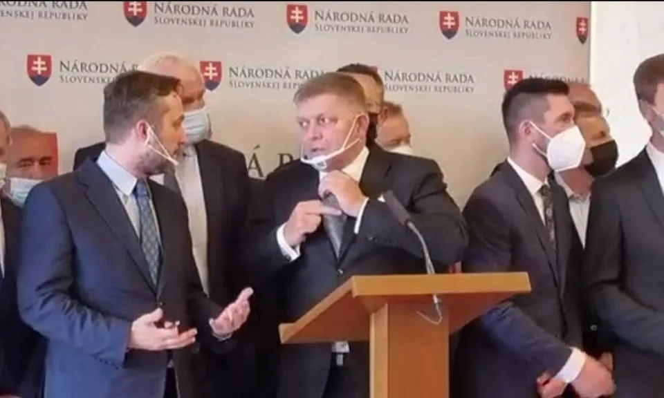 Read more about the article VIDEO Šéf Smeru novinárom: Dajte titulok, že Fico ovplyvňoval trestné konania, treba ho zatvoriť!