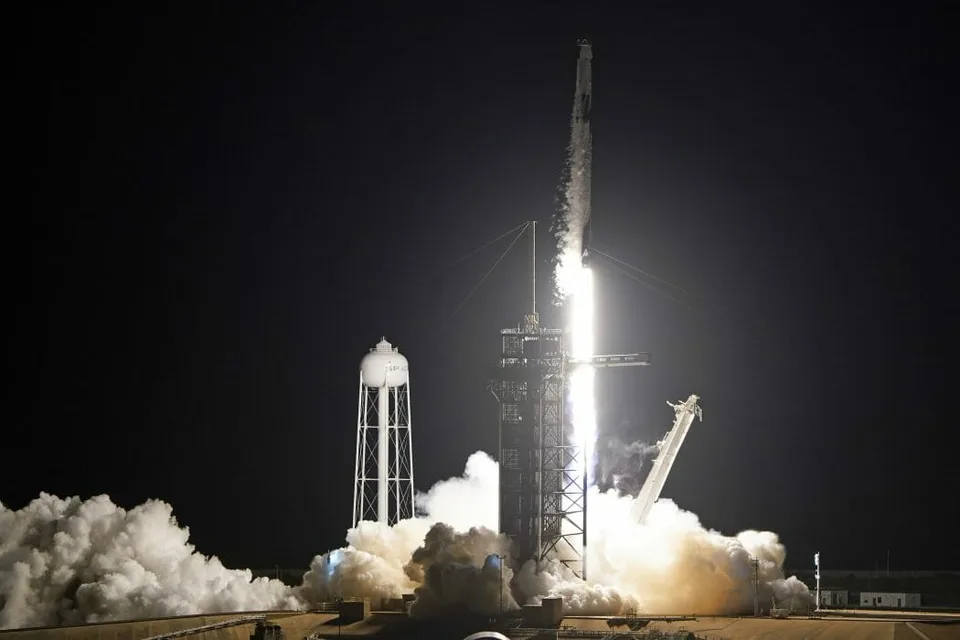 Read more about the article Veľký krok pre ľudstvo: SpaceX dopravila na obežnú dráhu Zeme štvoricu vesmírnych turistov
