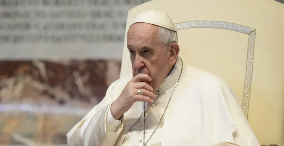 Read more about the article Veriaci sa tešia! Pápeža Františka prepustili po operácii z nemocnice