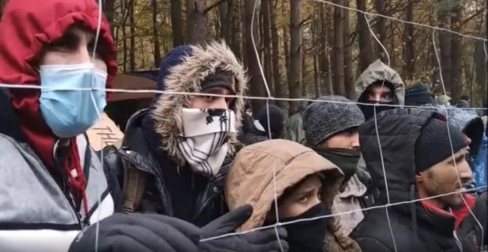 Read more about the article Poliaci demonštrovali proti zlému zaobchádzaniu s migrantmi na hranici s Bieloruskom
