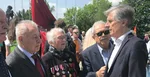 Na snímke uprostred pani Anna Bergerová, vľavo bývalý politik Peter Wiess.