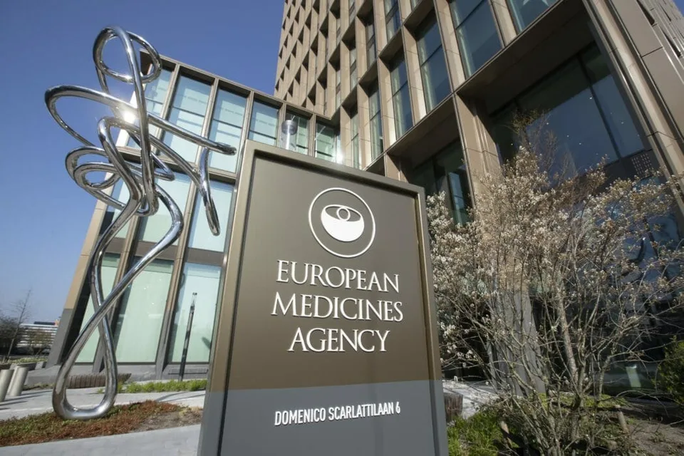 Read more about the article EMA by mohla schváliť vakcíny proti novému variantu o tri až štyri mesiace