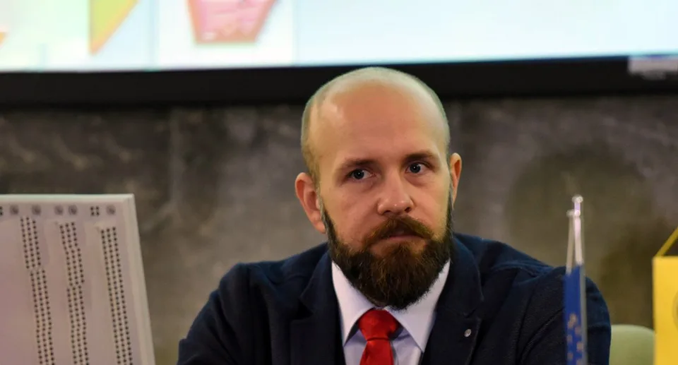 Read more about the article Z primátora influencer? Takto si Peter Bročka buduje kult osobnosti za peniaze mesta