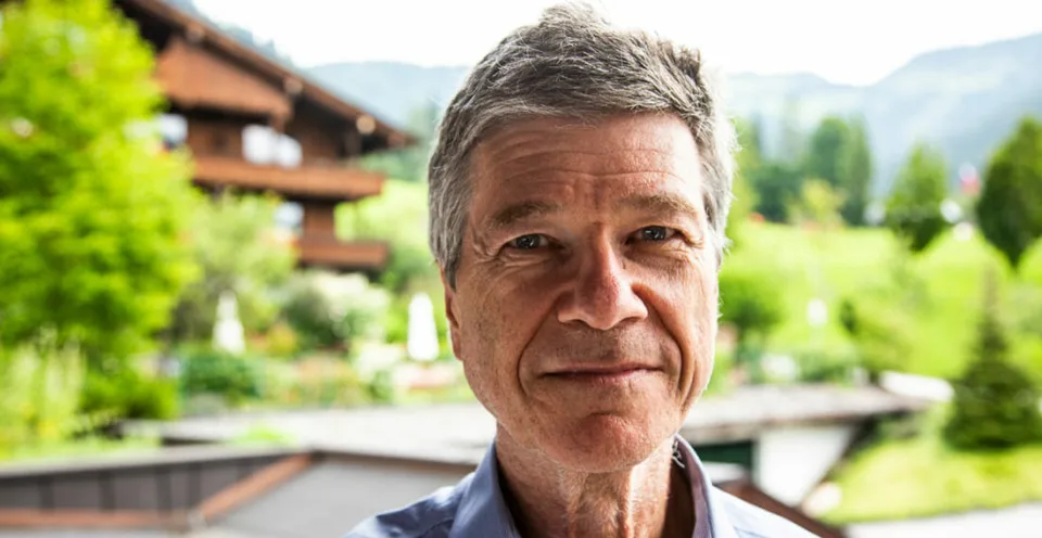 Read more about the article Jeffrey Sachs: Čo sa deje je šialenstvo, čelní predstavitelia USA sú na výplatnej páske Sionistov
