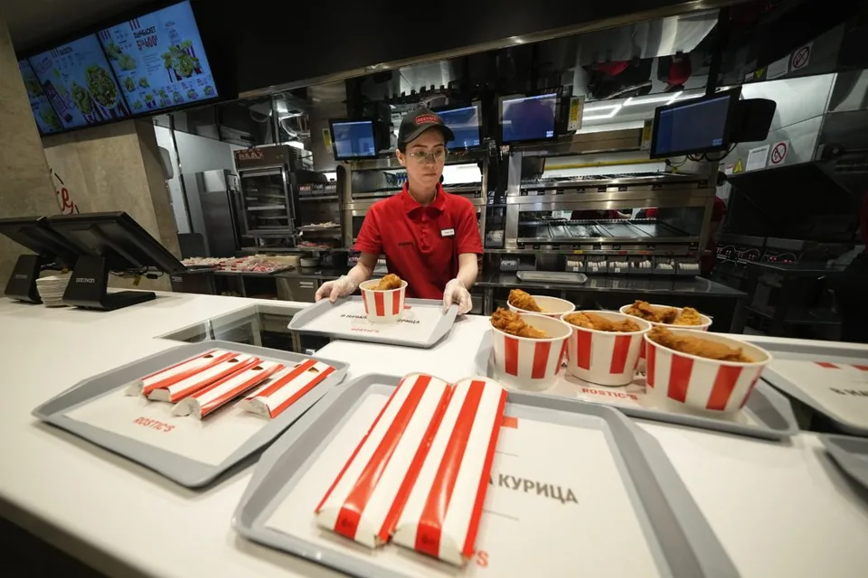 Read more about the article Šokujúci návrat americkej značky do Ruska. KFC otvára nové prevádzky, začínajú v Moskve