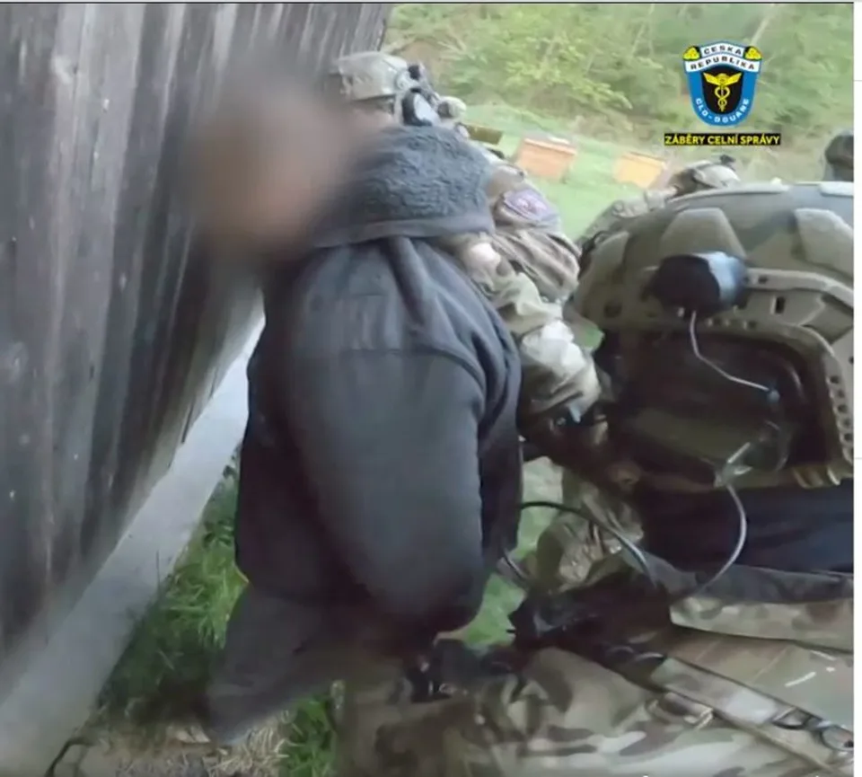 Read more about the article VIDEO Českí colníci odhalili najväčší prípad výroby anabolík v histórii. Spolupracovali s Poliakmi