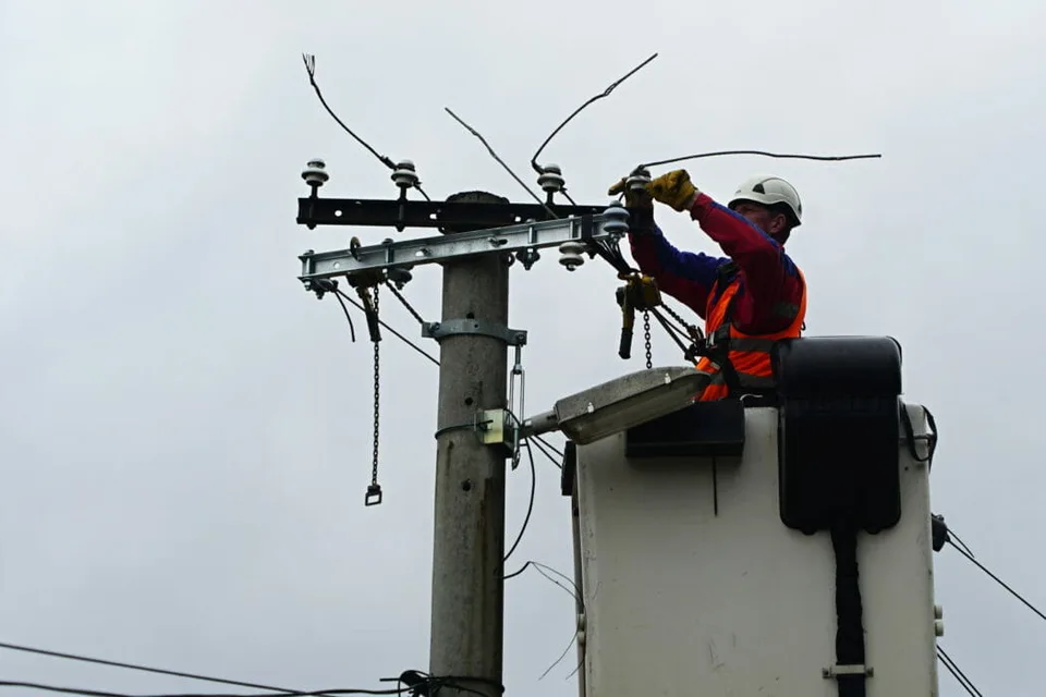 Read more about the article Slovensko zasiahla energetická kalamita: Desaťtisíce domácností zostali bez elektriny