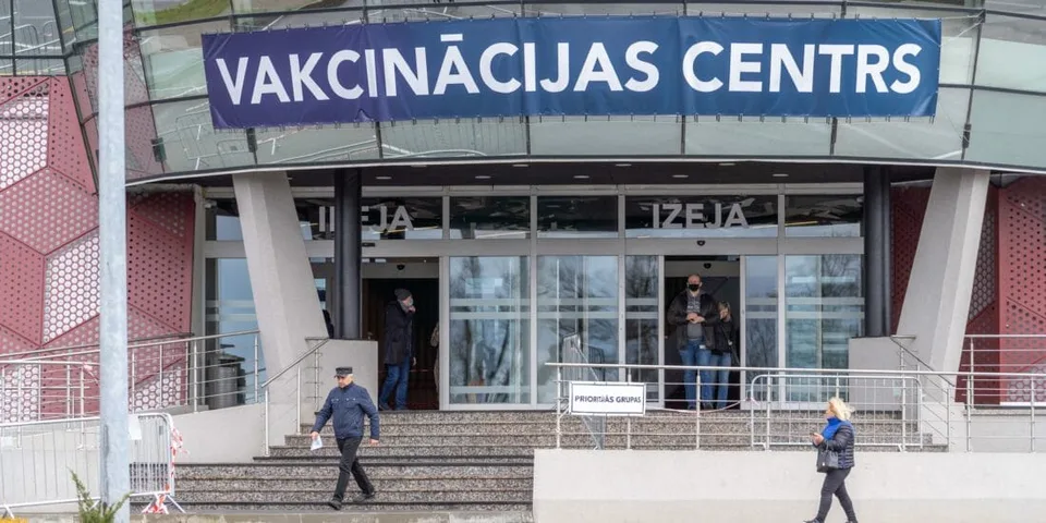 Read more about the article Už aj Lotyšsko zavádza povinné očkovanie! Nad zamestnancami visí hrozba výpovede