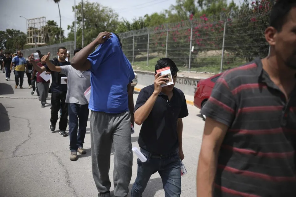 Read more about the article Škandál: Poliaci priamo v Afrike majú stánky, kde migrantom udeľujú víza. Dokonca aj podozrivým z terorizmu!
