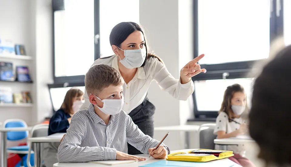 Read more about the article VEĽKÝ MANUÁL pre rodičov. Deti sa vracajú do škôl. Čo potrebujete vedieť!