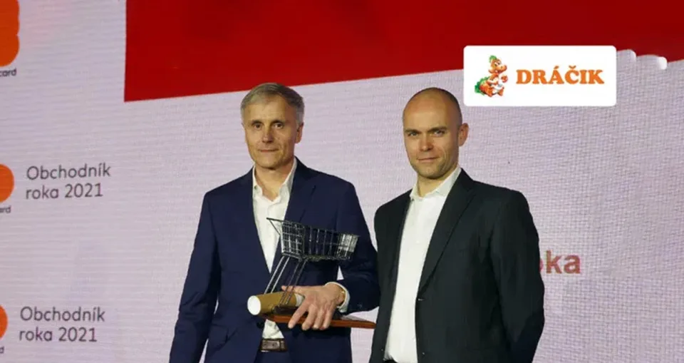Read more about the article Majiteľ Dráčika slobodne kritizuje banky a vlády: Robia podvody na ľuďoch!