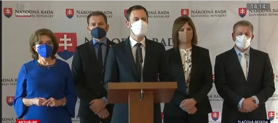 You are currently viewing Nakoniec je všetko inak. Kedy sa teda otvoria obchody? A koľko dostanú zaočkovaní dôchodcovia?